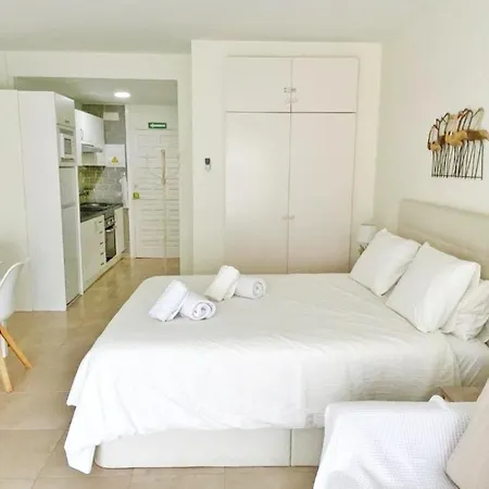 Apartment Holidays Benalbeach